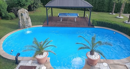Ferienwohnung 'Wohlfühloase Ermreuth' mit Bergblick, privatem Pool und Wi-Fi