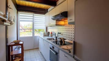 Geladeira, fogão, cooktop, lava-louças