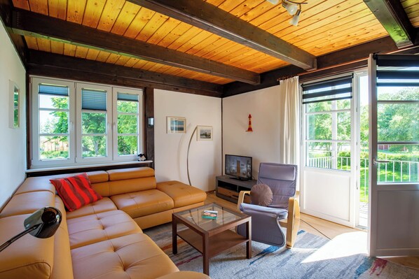 TV, video games, DVD player - Apartment 'Kleiner Seehund' with Balcony and Wi-Fi (Pellworm)