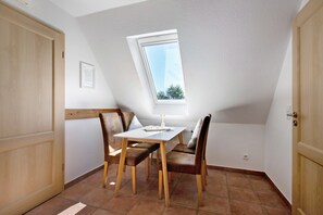 Dining - Apartment 'Ferienwohnung Sönksen' with Shared Terrace and Wi-Fi (Nordstrand)