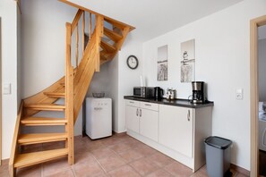 Interior - Apartment 'Ferienwohnung Sönksen' with Shared Terrace and Wi-Fi (Nordstrand)