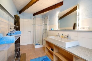 تجهيزات دش، مجففات شعر، مناشف