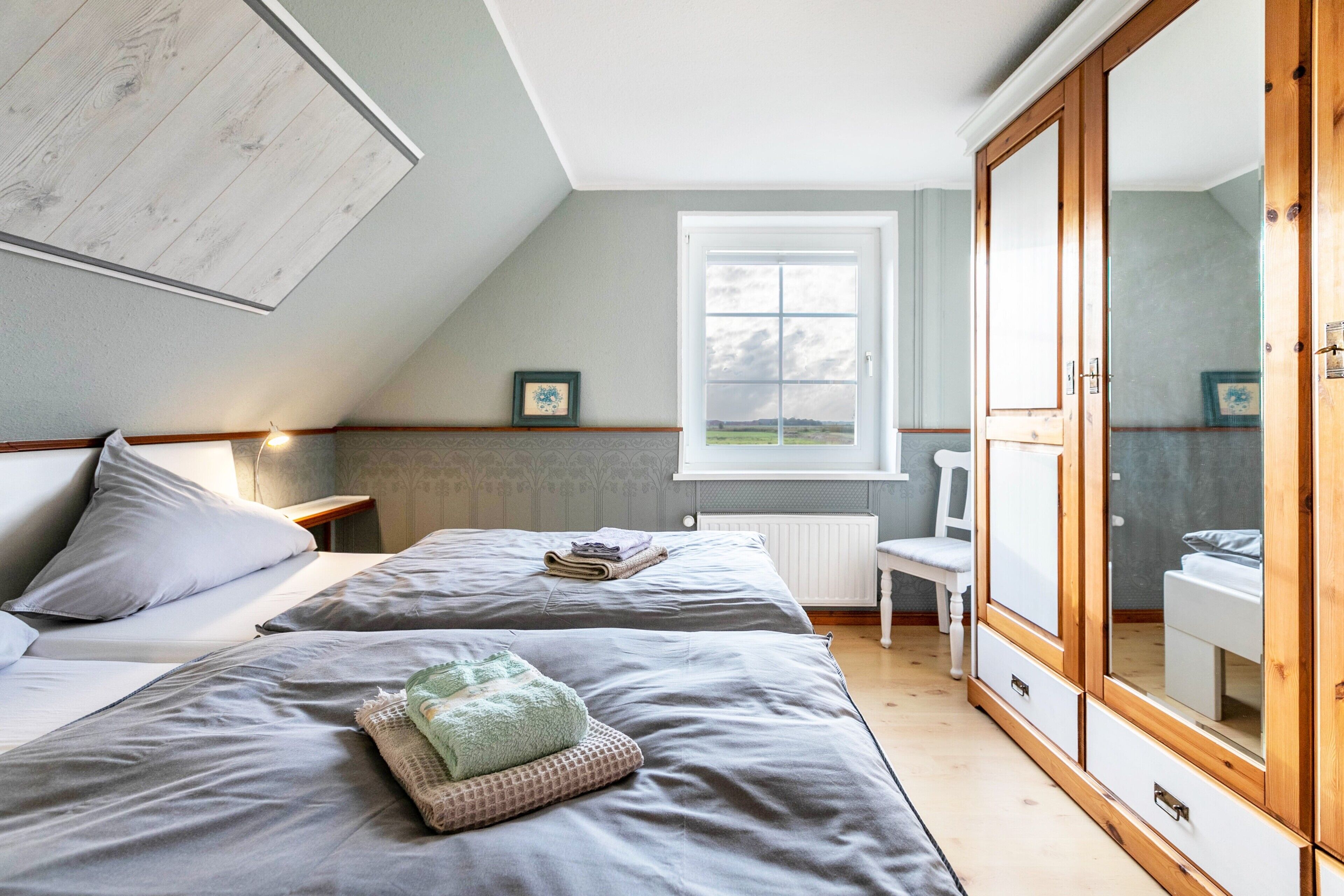 2 slaapkamers, een strijkplank/strijkijzer, gratis wifi, beddengoed