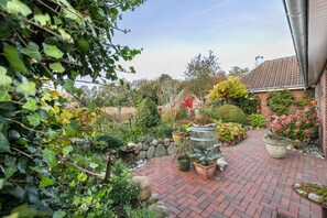 Property grounds - Apartment 'Ferienwohnung Freiblick' with Shared Terrace, Shared Garden and Wi-Fi (Neukirchen)