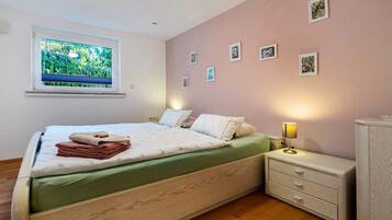 1 bedroom, free WiFi, bed sheets