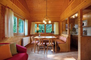 Dining - Holiday Home 'Ferienhaus Moritzburg' with Private Terrace, Private Garden and Wi-Fi (Moritzburg)