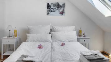 Een strijkplank/strijkijzer, gratis wifi, beddengoed