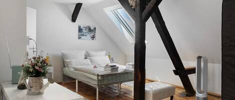 Iron/ironing board, free WiFi, bed sheets