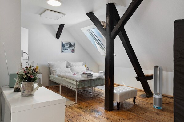 Iron/ironing board, free WiFi, bed sheets