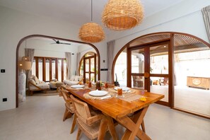 Basic Villa | Dining