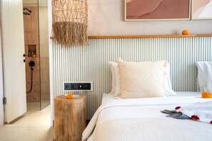 3 bedrooms, desk, laptop workspace, iron/ironing board - Villa Water Star (Canggu)