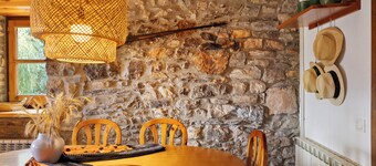 Holiday Home 'Chalet De Montaña Con Vistas' with Mountain View, Private Terrace and Wi-Fi