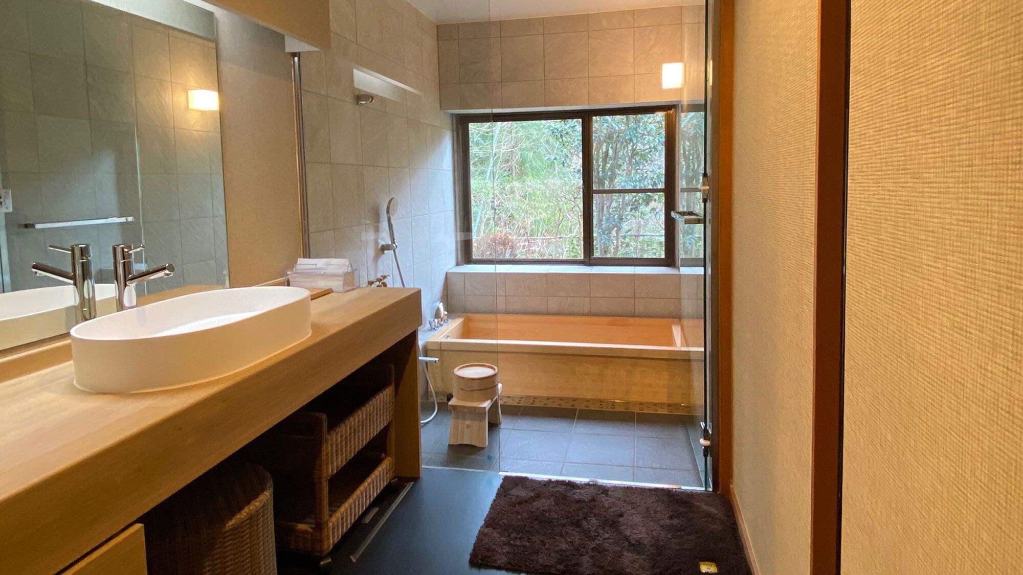 A bathroom with a large sink, mirror, and bathtub.