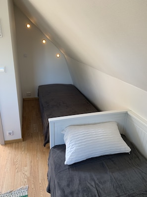 2 bedrooms, WiFi, bed sheets