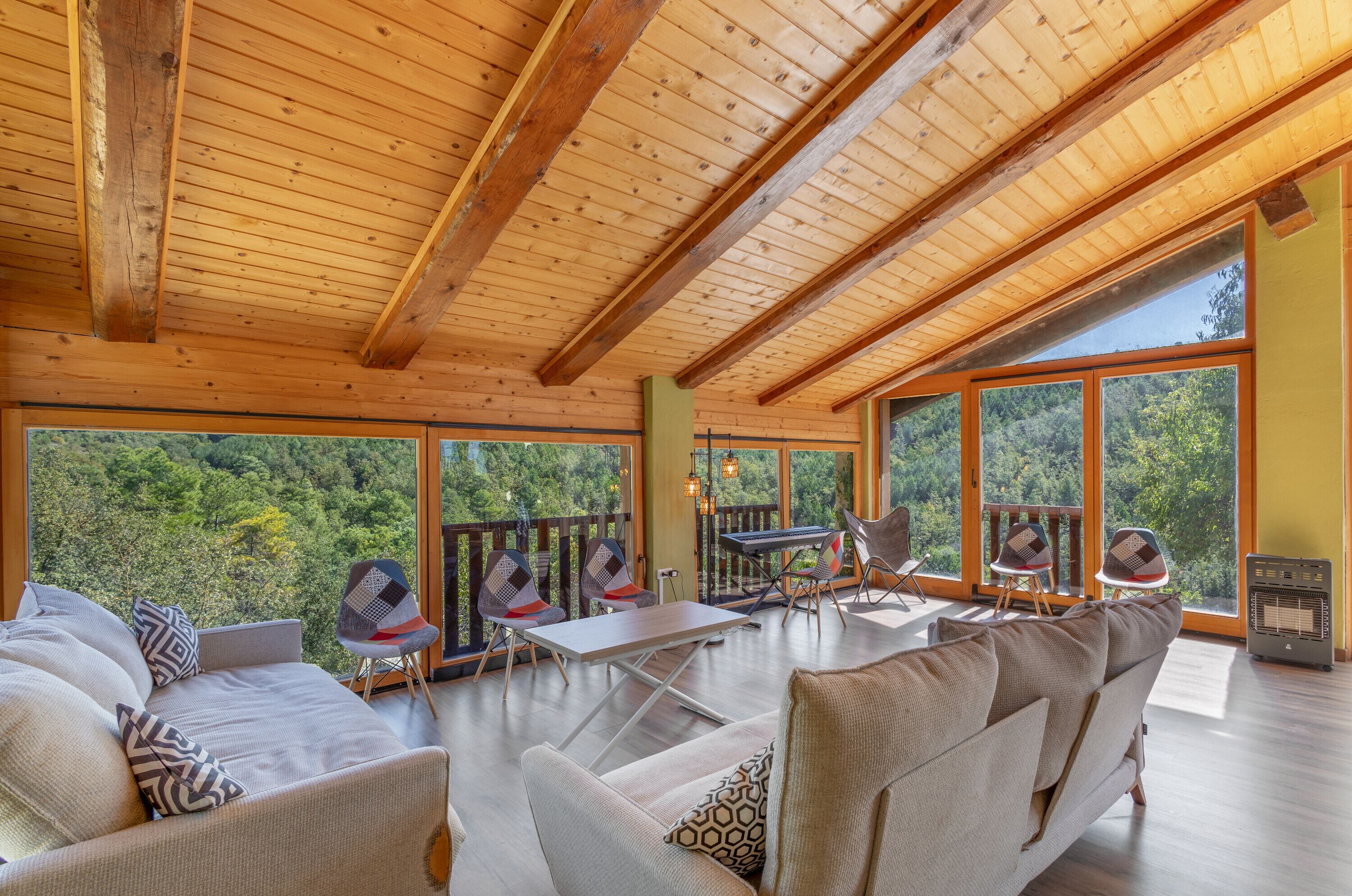 Televisie en een open haard