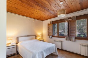 4 Schlafzimmer, Bügeleisen/Bügelbrett, kostenloses WLAN