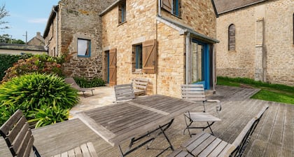 Ferienhaus 'Maison Chapelle Du Verger' mit Meerblick, Gemeinschaftsterrasse und privatem Garten