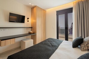 5 Schlafzimmer, Zimmersafe, Schreibtisch, Bügeleisen/Bügelbrett