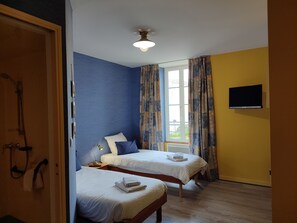 Quarto duplo, 2 camas de solteiro, para não fumantes | Wi-Fi de cortesia