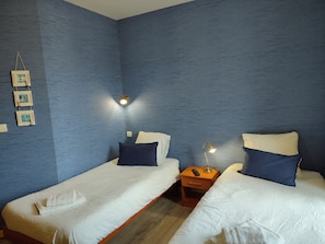 Quarto duplo, 2 camas de solteiro, para não fumantes | Wi-Fi de cortesia