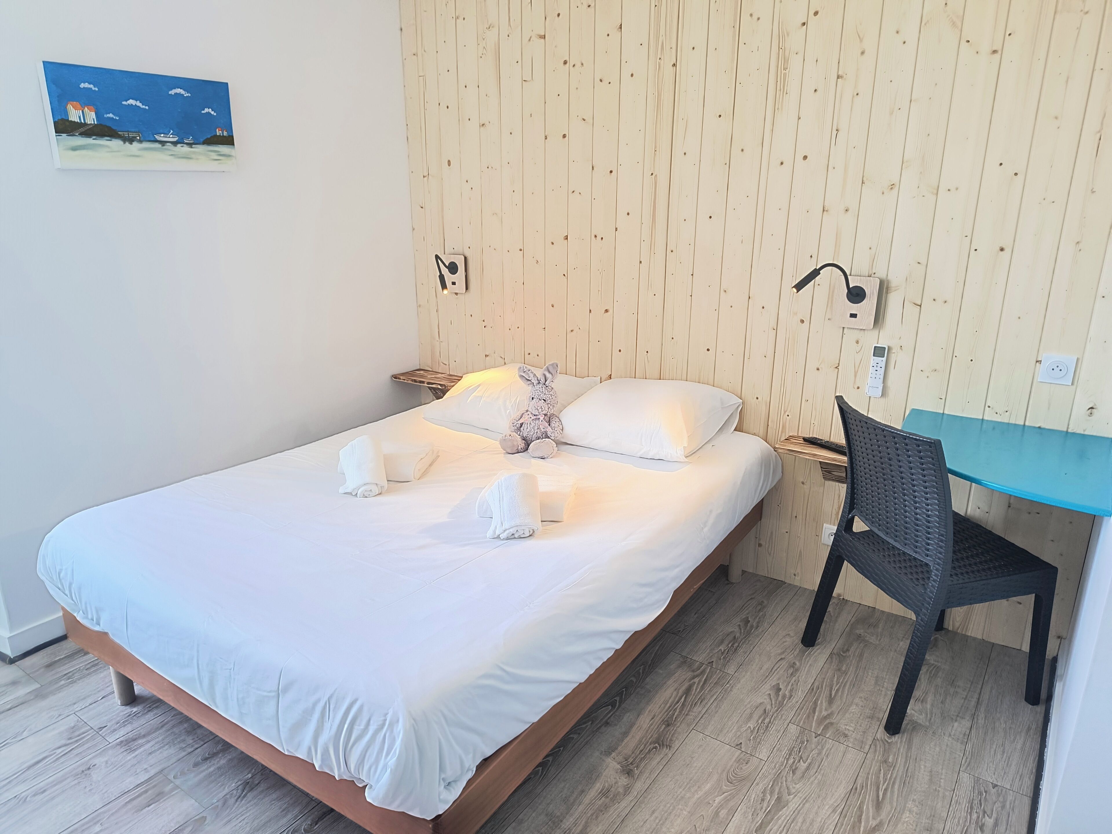 Tweepersoonskamer | Geluiddichte muren, gratis babybedden, gratis wifi, beddengoed