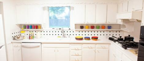 Micro-ondes, four, plaque de cuisson, lave-vaisselle