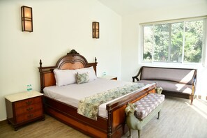 5 quartos, ferros/tábuas de passar roupa, Wi-Fi, roupa de cama