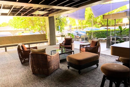 Sala de estar en el lobby. Reddoorz @ Insular Square Mandaue City