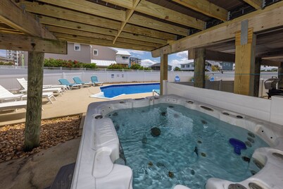 A Mermaids Kiss 6 BD, Pool, Hot Tub, Semi Oceanfront
