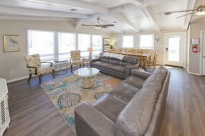 Smart TV - A Mermaids Kiss 6 BD, Pool, Hot Tub, Semi Oceanfront (Virginia Beach)
