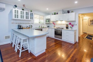 Deluxe House, Multiple Beds, Non Smoking | Private kitchen | Full-size fridge, microwave, oven, stovetop - Sea Renity On Earnshaw (West Busselton)