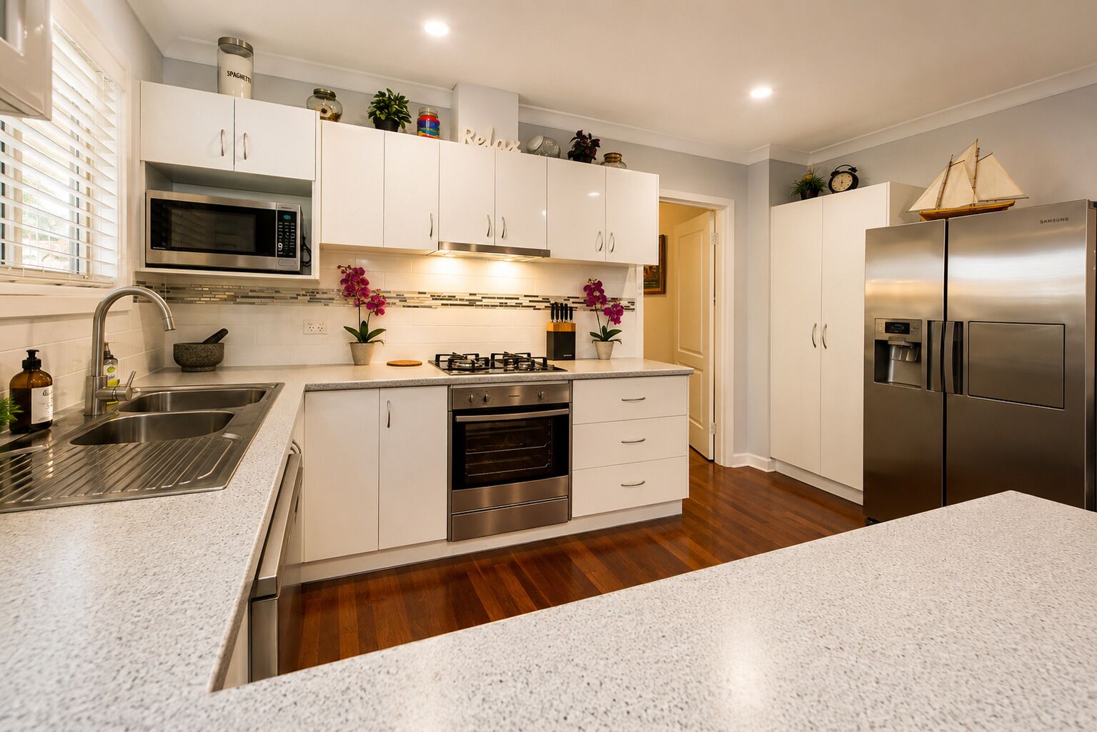 Deluxe House, Multiple Beds, Non Smoking | Private kitchen | Full-size fridge, microwave, oven, stovetop