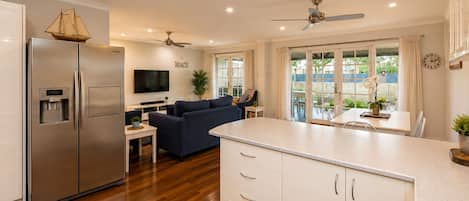 Deluxe House, Multiple Beds, Non Smoking | Private kitchen | Full-size fridge, microwave, oven, stovetop
