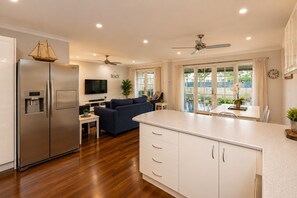 Casa Deluxe, varias camas, no fumadores | Cocina privada | Frigorífico grande, microondas, horno y placa de cocina