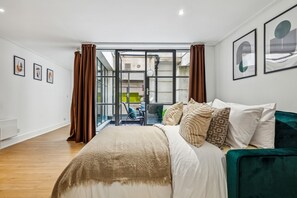 City-Apartment, Mehrere Betten, Nichtraucher, zum Innenhof hin | Terrasse/Patio