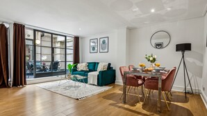 Unclassified image, 2 of 22, button - Modern 1BR with Patio in Holborn (London)