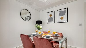 Unclassified image, 3 of 22, button - Modern 1BR with Patio in Holborn (London)