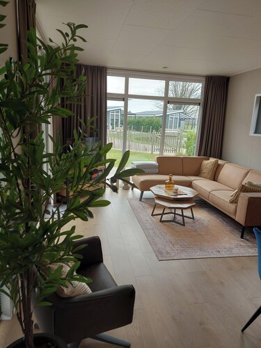 Schönes Ferienhaus in Holland am See, im Ferienpark mit Schwimmbad uvm