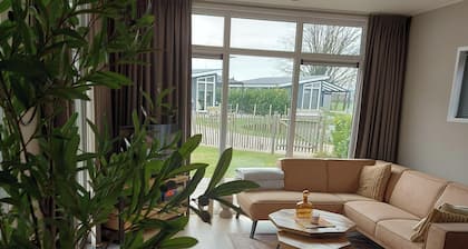 Schönes Ferienhaus in Holland am See, im Ferienpark mit Schwimmbad uvm