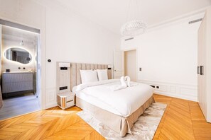 4 habitaciones, tabla de planchar con plancha, cuna de viaje y wifi 