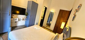 3 slaapkamers, een strijkplank/strijkijzer, wifi, beddengoed