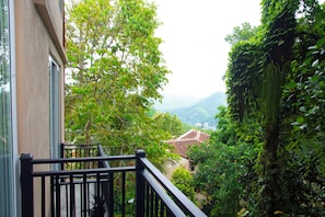 Deluxe Double Room, Balcony, Mountain View | Free WiFi - Peaceful Peak (Kandy)