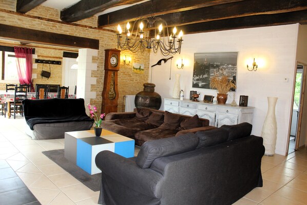 Living area - A Quelques km de Cabourg, Gîte de Caractère à la Campagne: La Cave à Cidre (Basseneville)