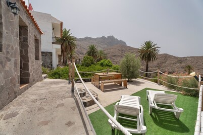 Holiday Home 'Casa Las Niñas' with Sea View, Private Terrace and Wi-Fi