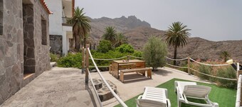 Holiday Home 'Casa Las Niñas' with Sea View, Private Terrace and Wi-Fi