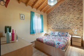 2 chambres, fer et planche à repasser, Wi-Fi gratuit, draps fournis