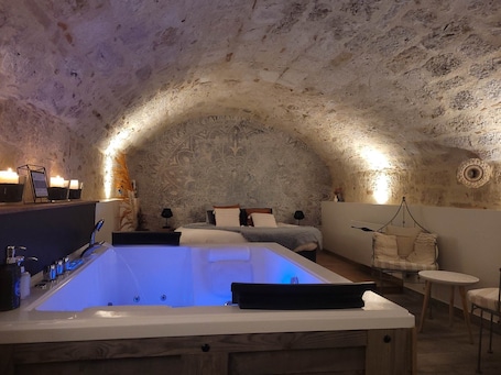 Spa. Chambre Insolite et SPA Privatif