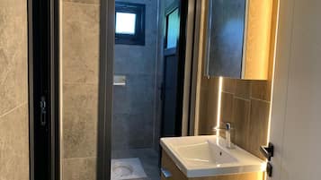 Shower, hair dryer, bathrobes, slippers
