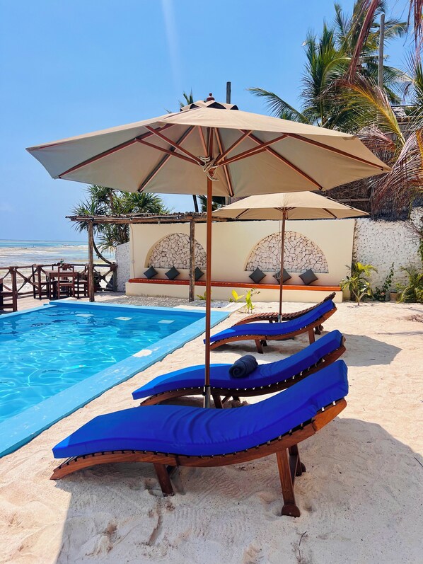 Outdoor pool, pool umbrellas, sun loungers