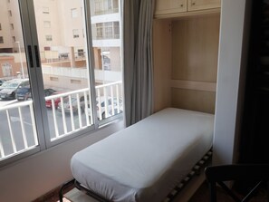 1 chambre, fer et planche Ă repasser, draps fournis
